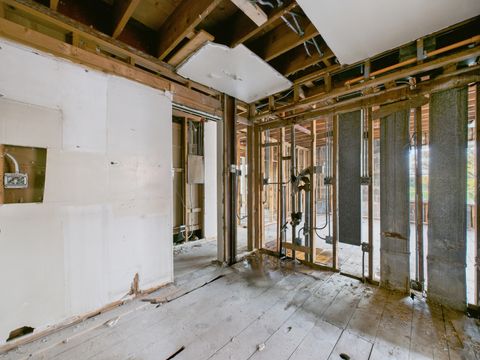 Tiny photo for 300 Chicago Avenue #4N, Oak Park, IL 60302 (MLS # 12515572)