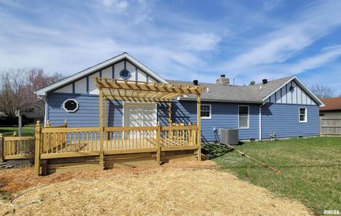 Tiny photo for 509 WILLOW Place, Salem, IL 62881 (MLS # 12633629)