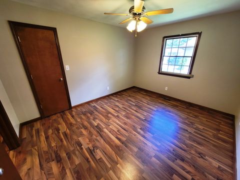 Tiny photo for 509 WILLOW Place, Salem, IL 62881 (MLS # 12633629)