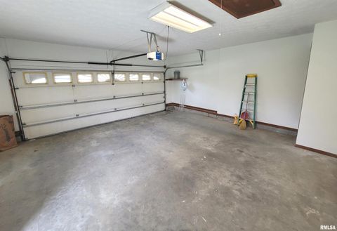 Tiny photo for 509 WILLOW Place, Salem, IL 62881 (MLS # 12633629)
