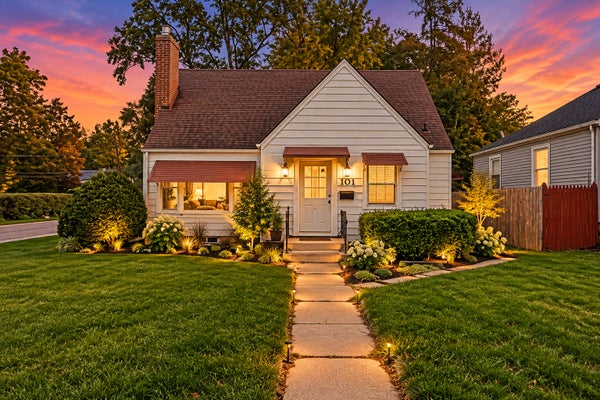 101 S UNION ST, ELGIN, IL 60123 - Image 65bb4bc0ce952e6bbf33df45c258fa3c/2536289222