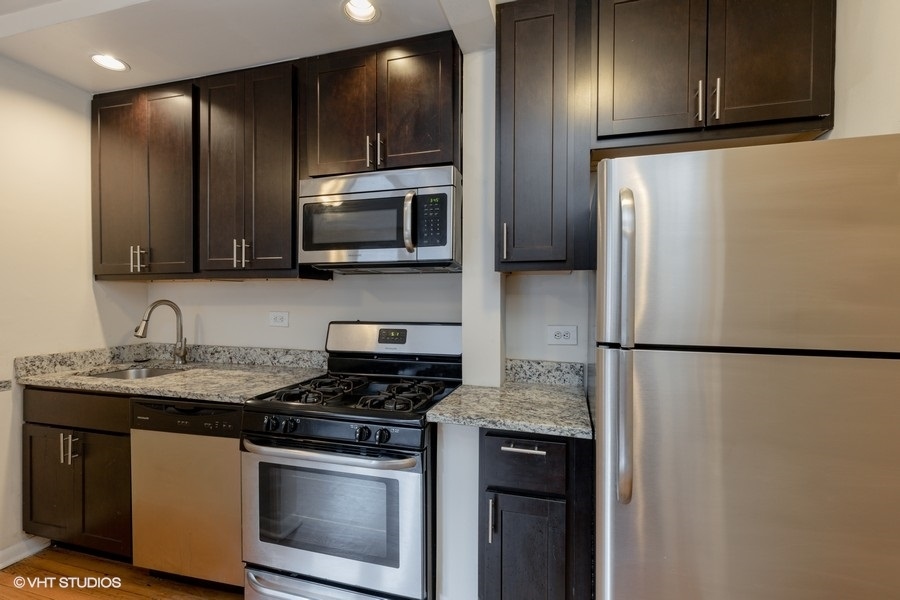 1504 N Dearborn Parkway 204