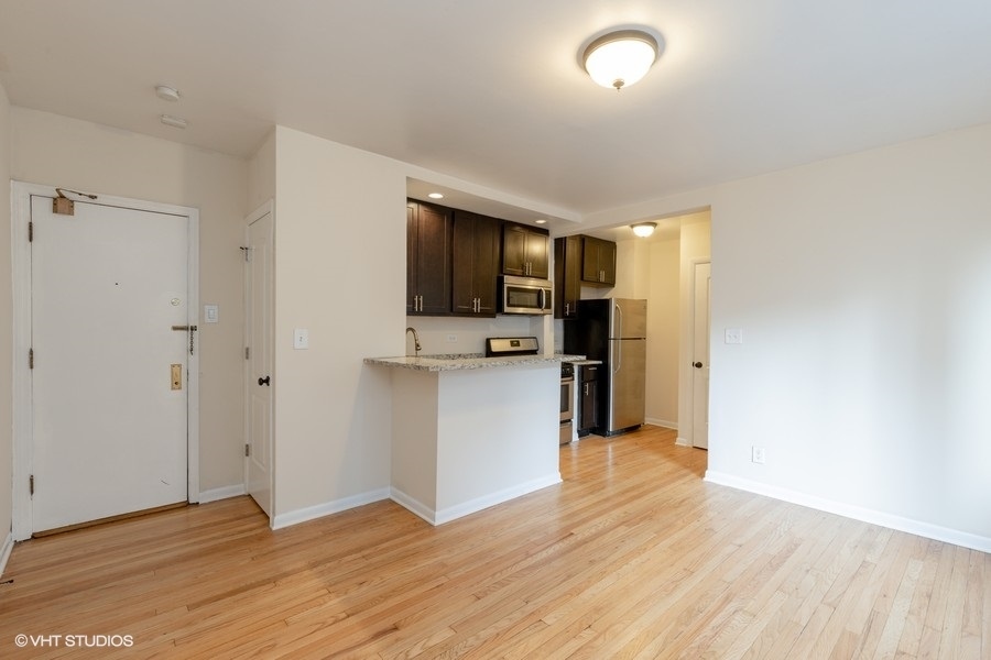 1504 N Dearborn Parkway 204