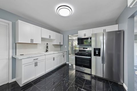 Tiny photo for 15603 Park Lane, South Holland, IL 60473 (MLS # 12378121)