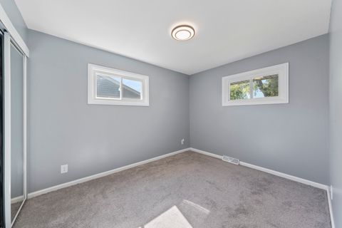 Tiny photo for 15603 Park Lane, South Holland, IL 60473 (MLS # 12378121)