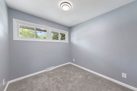 Tiny photo for 15603 Park Lane, South Holland, IL 60473 (MLS # 12378121)