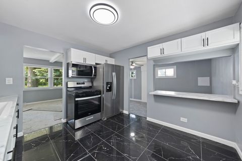 Tiny photo for 15603 Park Lane, South Holland, IL 60473 (MLS # 12378121)