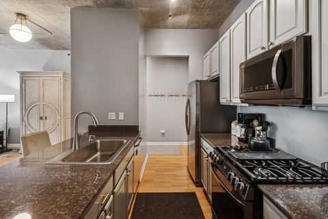 Tiny photo for 125 E 13th Street #814, Chicago, IL 60605 (MLS # 12436079)