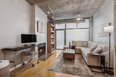 Tiny photo for 125 E 13th Street #814, Chicago, IL 60605 (MLS # 12436079)