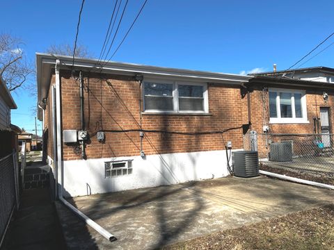 Tiny photo for 13055 S BUFFALO Avenue, Chicago, IL 60633 (MLS # 12599651)