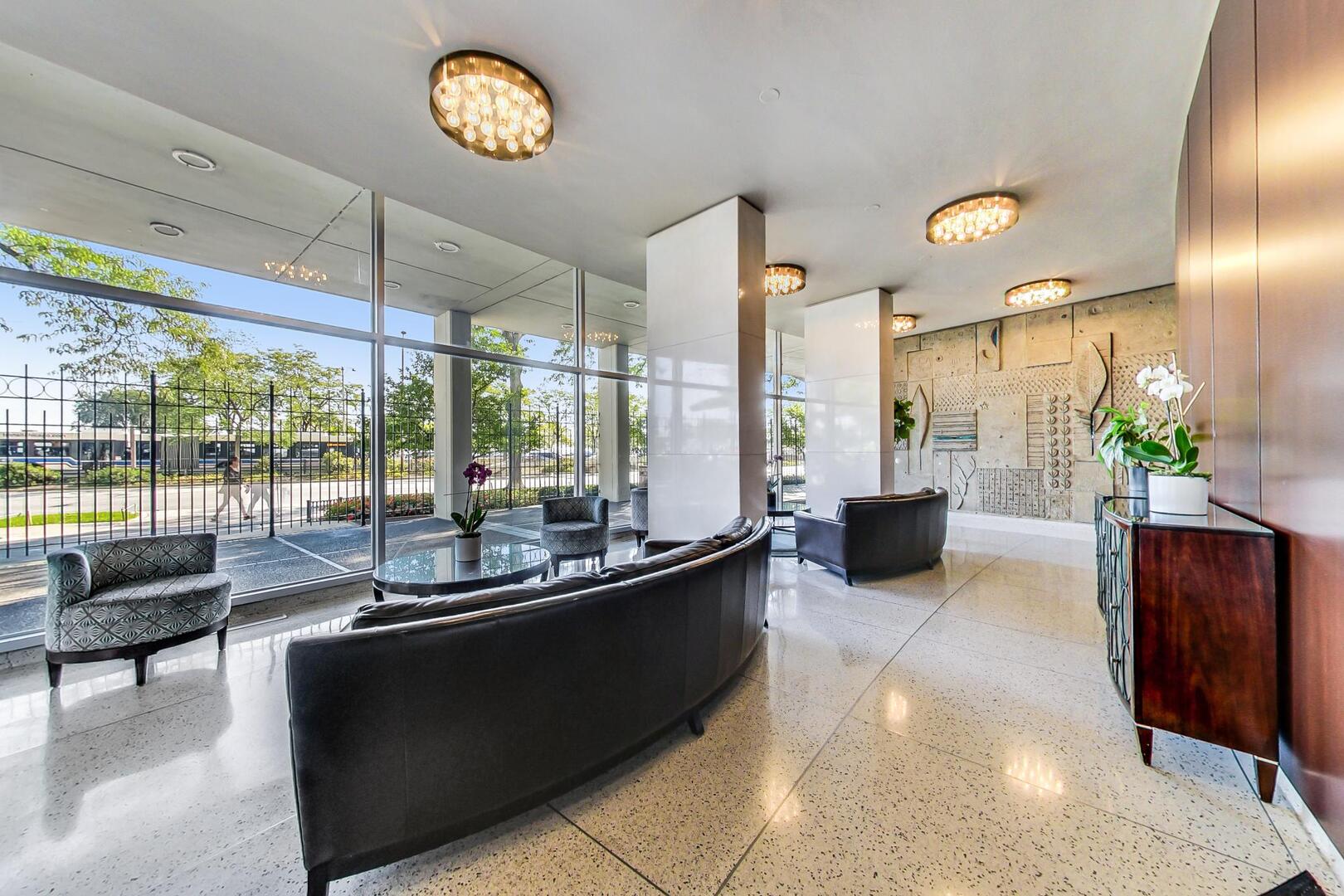 1150 N LAKE SHORE Drive 2B