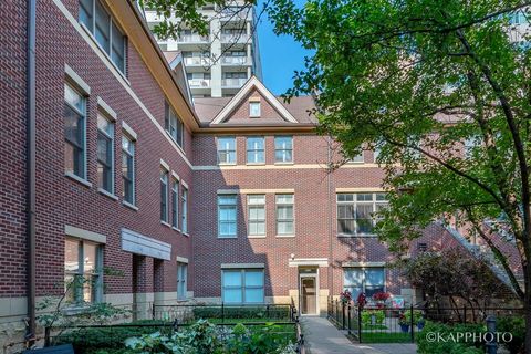 1942 S Prairie Avenue 3 Chicago IL 60616