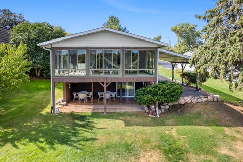 Photo of 22 HOLIDAY Drive, Lake Holiday, IL 60552 (MLS # 12518578)