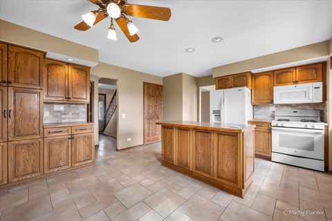 Tiny photo for 901 Garnet Circle, Schaumburg, IL 60193 (MLS # 12621120)