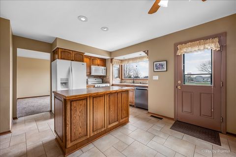 Tiny photo for 901 Garnet Circle, Schaumburg, IL 60193 (MLS # 12621120)