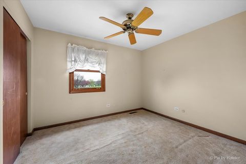 Tiny photo for 901 Garnet Circle, Schaumburg, IL 60193 (MLS # 12621120)