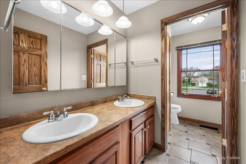 Tiny photo for 901 Garnet Circle, Schaumburg, IL 60193 (MLS # 12621120)