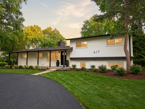 Photo of 617 S Busse Road, Mount Prospect, IL 60056 (MLS # 12688823)