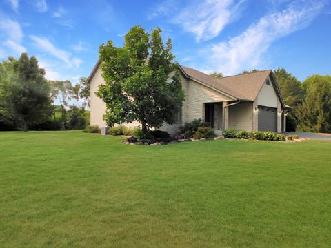 Tiny photo for 6707 Queenanns Way, South Beloit, IL 61080 (MLS # 12718769)