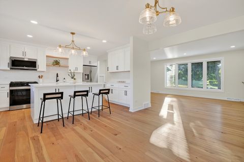 Tiny photo for 1237 N Ridge Avenue, Arlington Heights, IL 60004 (MLS # 12519978)