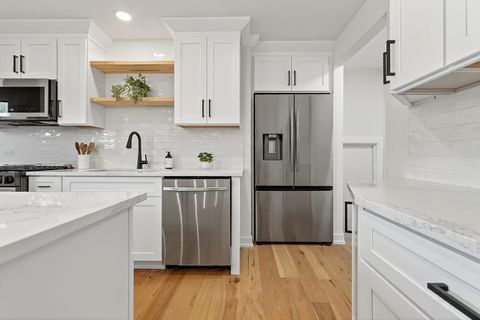 Tiny photo for 1237 N Ridge Avenue, Arlington Heights, IL 60004 (MLS # 12519978)