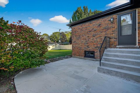 Tiny photo for 1237 N Ridge Avenue, Arlington Heights, IL 60004 (MLS # 12519978)