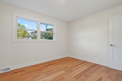 Tiny photo for 1237 N Ridge Avenue, Arlington Heights, IL 60004 (MLS # 12519978)