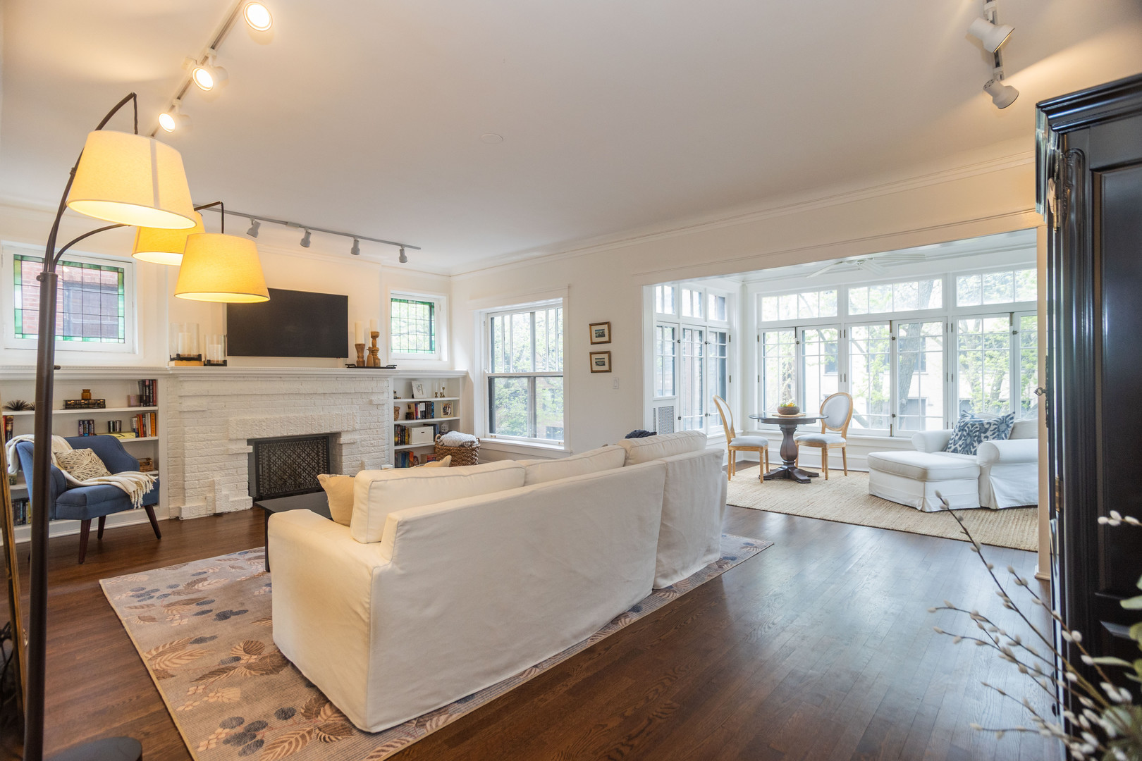 901 W Ainslie Street 2