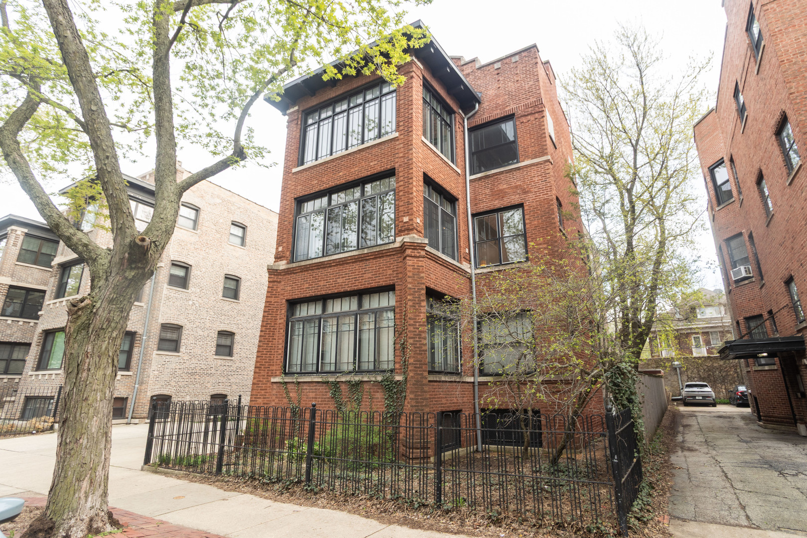 901 W Ainslie Street 2