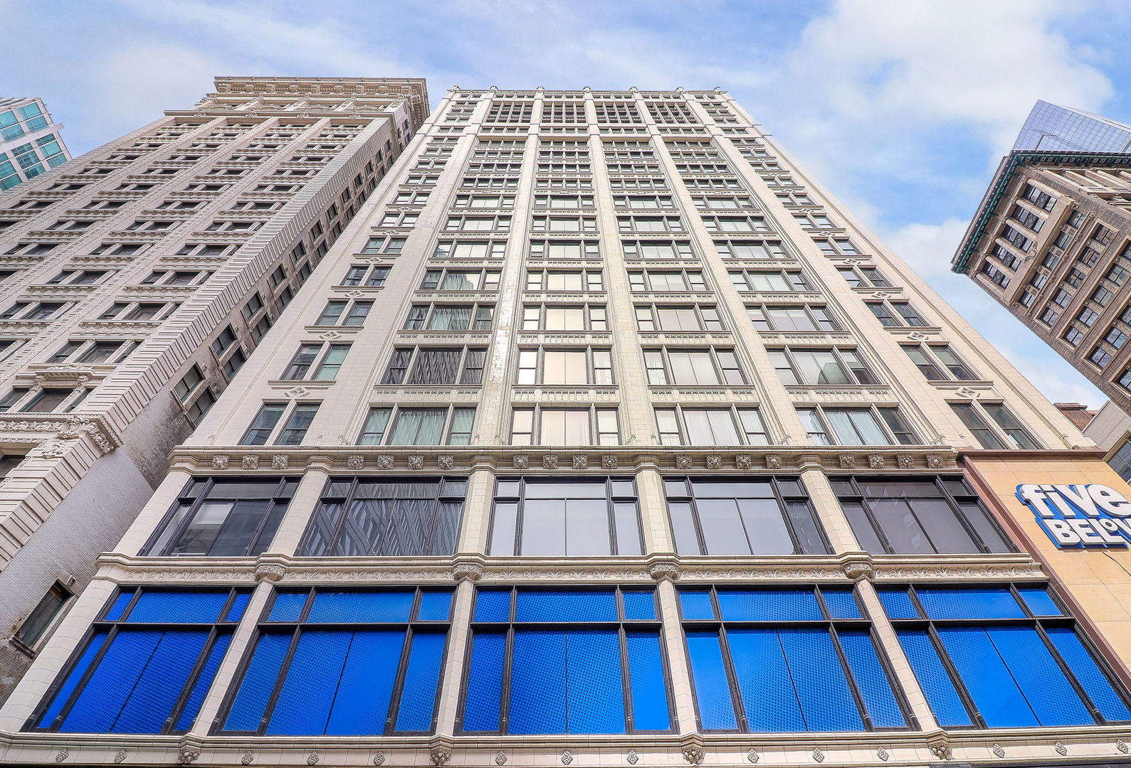 8 W Monroe Street 1007
