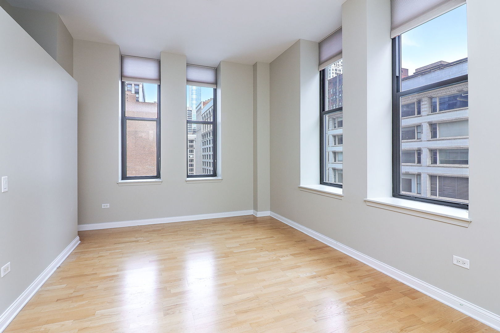 8 W Monroe Street 1007