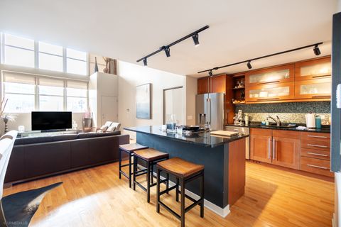 Tiny photo for 1705 N Clybourn Avenue #E, Chicago, IL 60614 (MLS # 12616017)