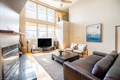 Tiny photo for 1705 N Clybourn Avenue #E, Chicago, IL 60614 (MLS # 12616017)