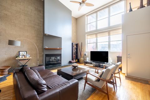 Tiny photo for 1705 N Clybourn Avenue #E, Chicago, IL 60614 (MLS # 12616017)