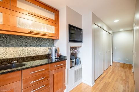 Tiny photo for 1705 N Clybourn Avenue #E, Chicago, IL 60614 (MLS # 12616017)