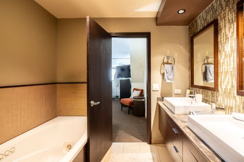 Tiny photo for 1705 N Clybourn Avenue #E, Chicago, IL 60614 (MLS # 12616017)