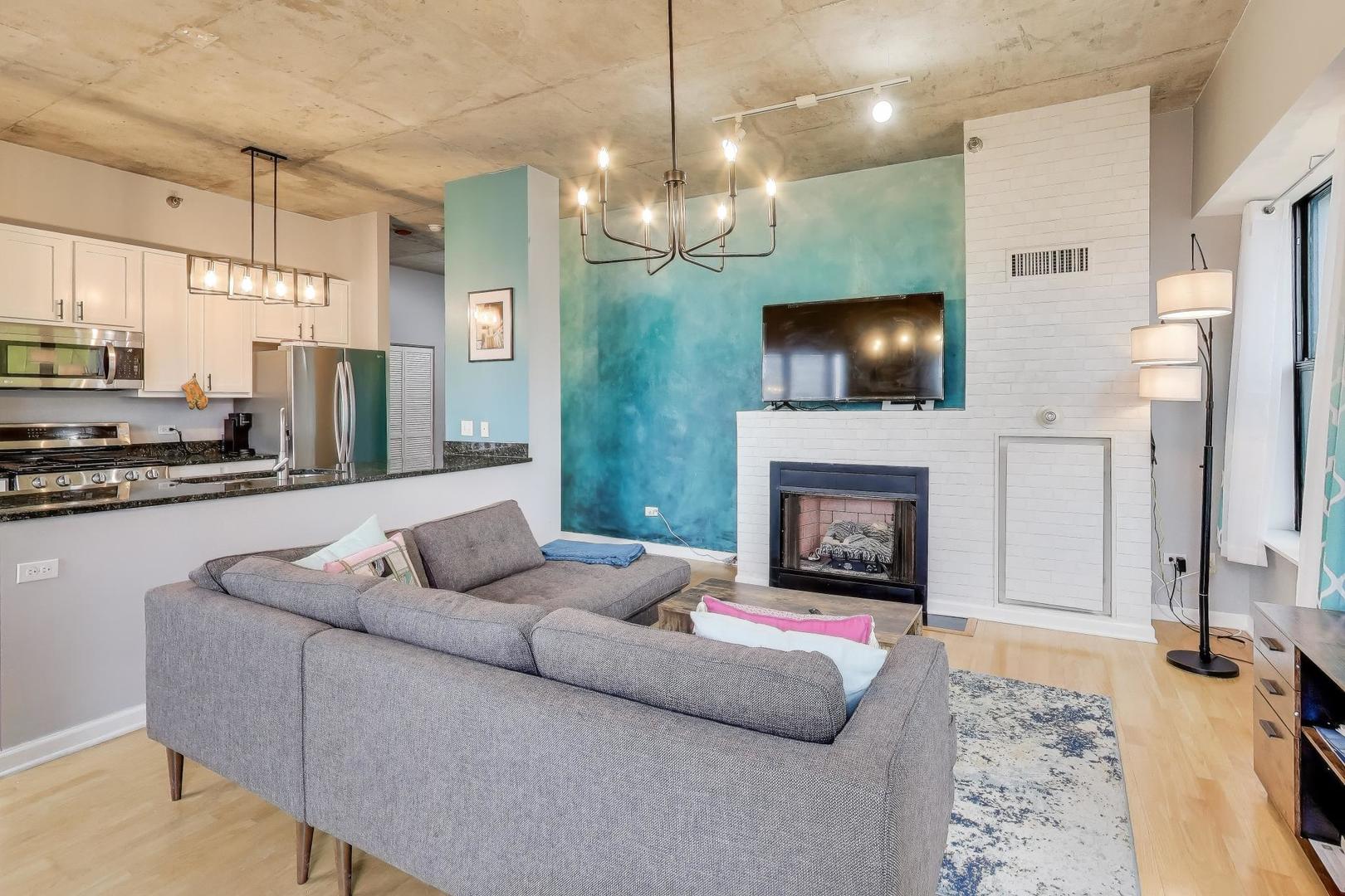 1122 W Catalpa Avenue 703