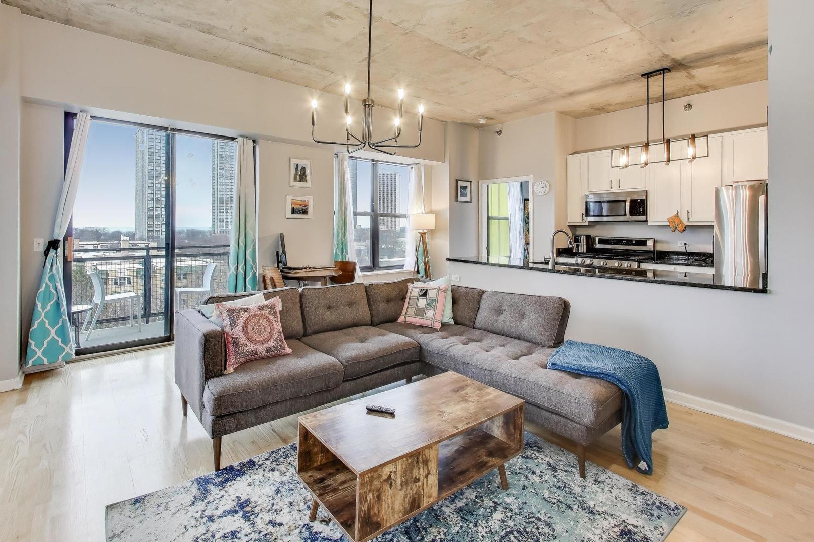 1122 W Catalpa Avenue 703