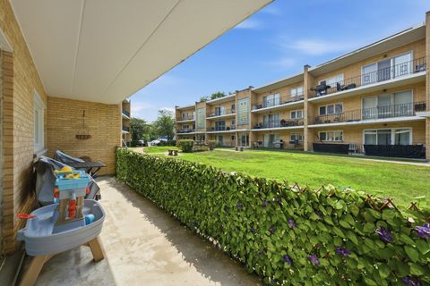 Tiny photo for 10332 S Pulaski Road #107, Oak Lawn, IL 60453 (MLS # 12710868)