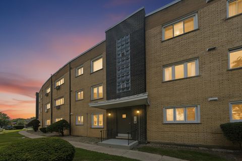 Tiny photo for 10332 S Pulaski Road #107, Oak Lawn, IL 60453 (MLS # 12710868)