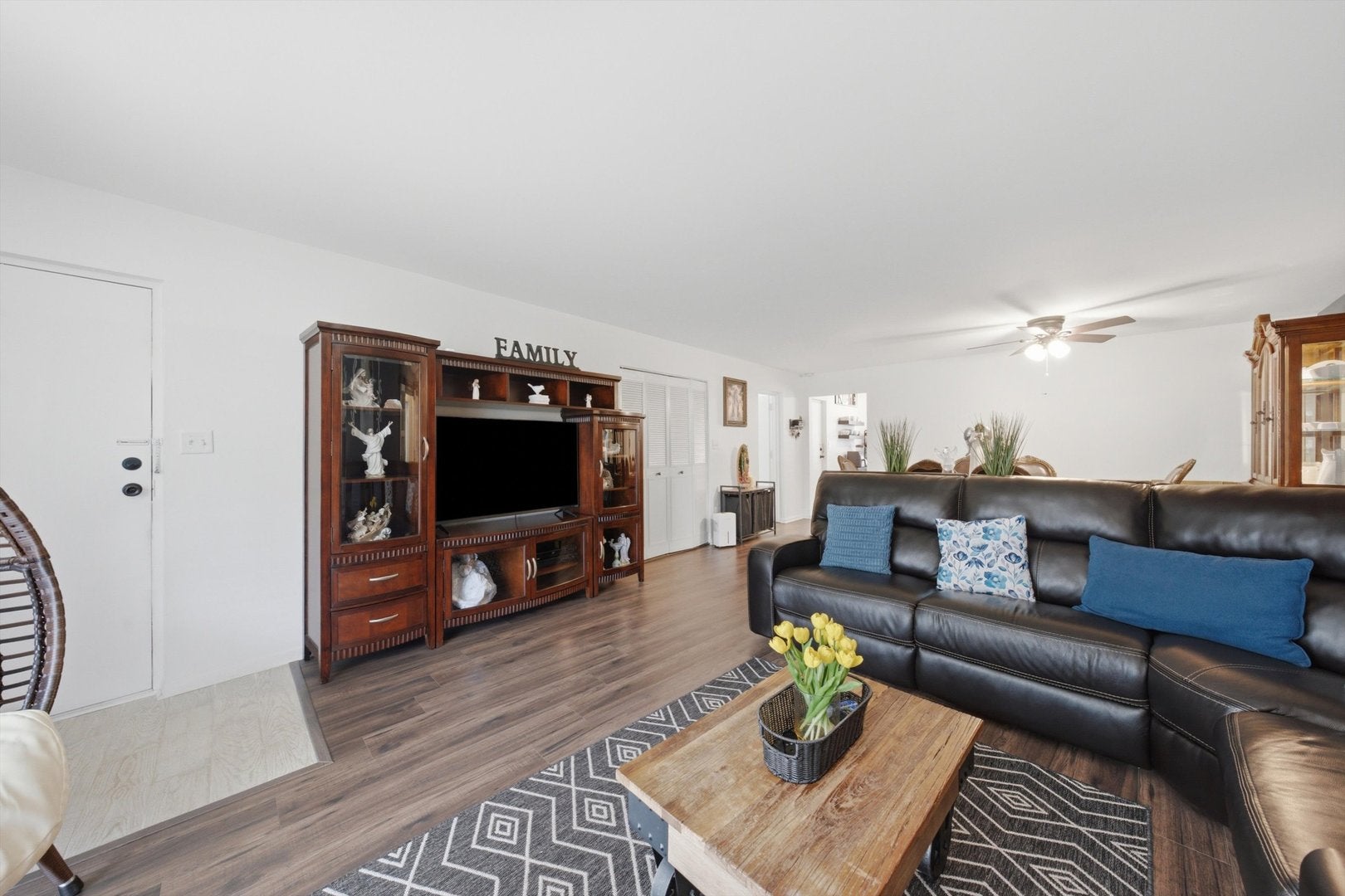 10332 S Pulaski Road 107