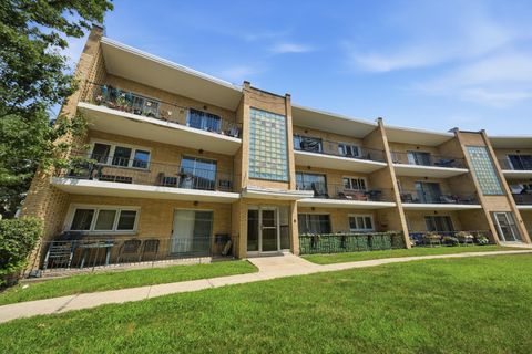 Photo of 10332 S Pulaski Road #107, Oak Lawn, IL 60453 (MLS # 12710868)