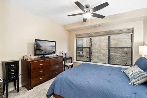 Tiny photo for 4429 N Beacon Street #2, Chicago, IL 60640 (MLS # 12520525)