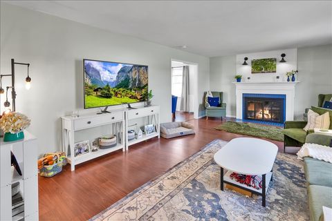 Tiny photo for 940 Orchard Court, Batavia, IL 60510 (MLS # 12614445)