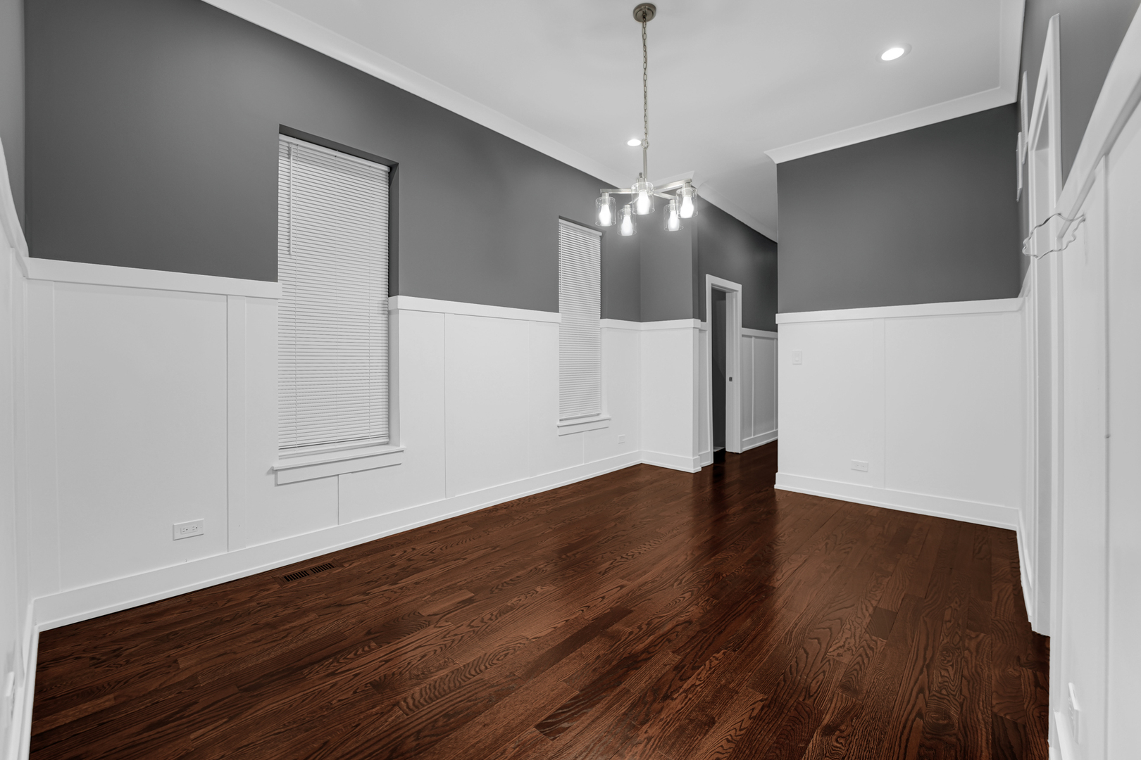 7844 S Emerald Avenue S