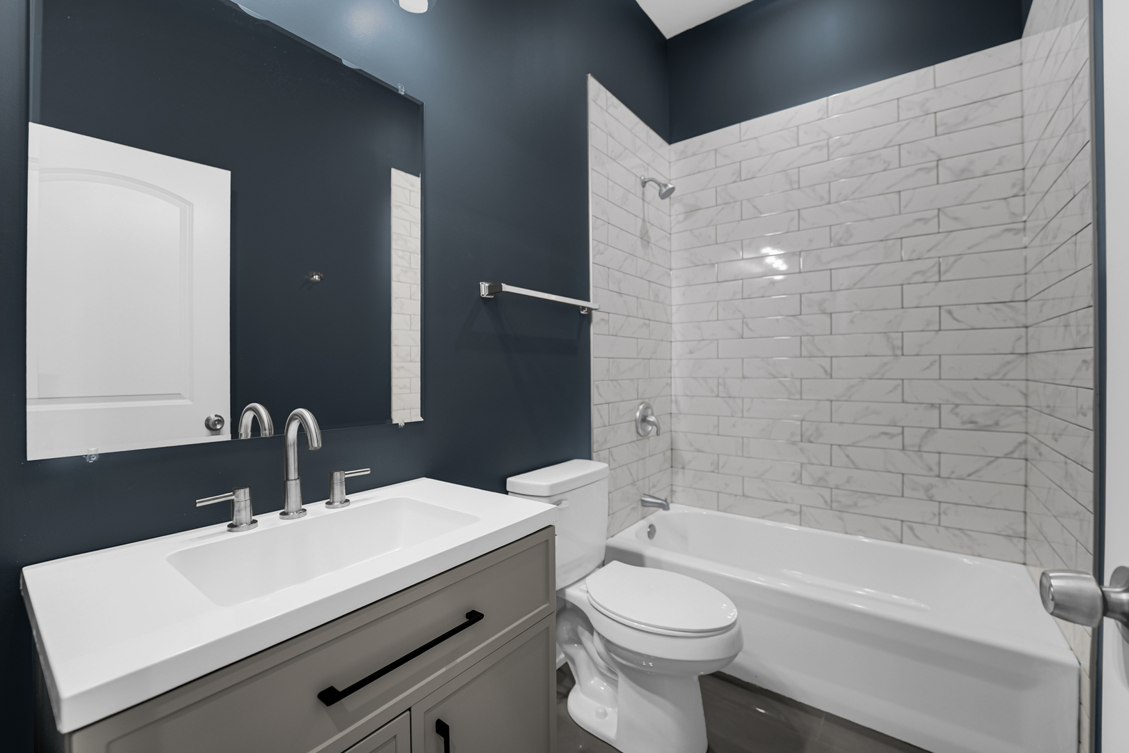 7844 S Emerald Avenue S