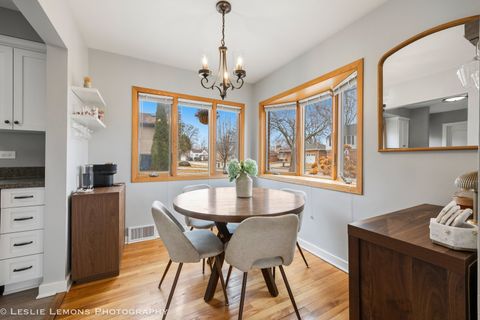 Tiny photo for 4 Lincoln Court, Lombard, IL 60148 (MLS # 12581525)