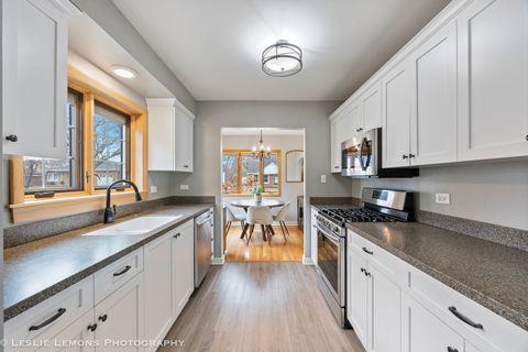 Tiny photo for 4 Lincoln Court, Lombard, IL 60148 (MLS # 12581525)