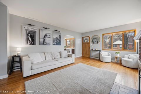 Tiny photo for 4 Lincoln Court, Lombard, IL 60148 (MLS # 12581525)