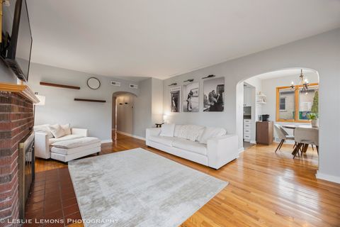 Tiny photo for 4 Lincoln Court, Lombard, IL 60148 (MLS # 12581525)